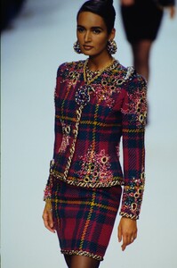 74690596_oscar-de-la-renta-fw-1991(4).thumb.jpg.2a4b7b813374ee6d80ef8e10c3fe0c95.jpg