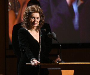 Sophia+Loren+Academy+Motion+Picture+Arts+Sciences+31SpF2GrSLUx.jpg