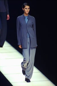 761542373_giorgio-armani-fw-1998(2).thumb.jpg.8ec9f9f3062fa7671c05eccef4cc3492.jpg