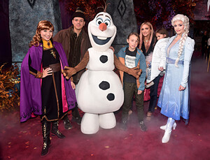 Ashlee+Simpson+World+Premiere+Disney+Frozen+kXTUE_xhnnJx.jpg