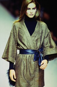 784365472_valentino-fw-1997(11).thumb.jpg.9c133c1bcf9ae5359d3d213955abcccc.jpg