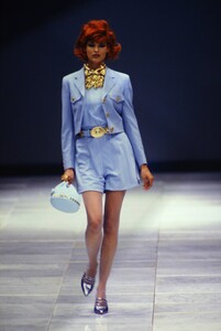 801712216_linda-evangelista(2).thumb.jpg.5cf71a794bdeb155755e5ee55caf06e2.jpg
