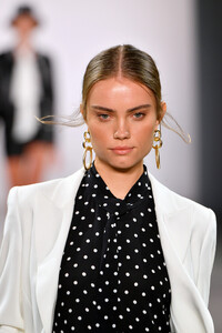 83961584_ElieTahariRunwaySeptember2019NewYorkK1j1D3_4O04x.thumb.jpg.23a109942a92972985883e82c6e6fea7.jpg