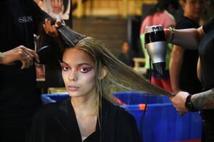 842541068_VfilesBackstageSeptember2019NewYorkFashionCDy_SpFLaV2x.thumb.jpg.4a552c517a748f1ffd1a98f37f5887c8.jpg
