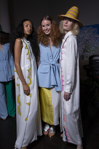 86030773_CynthiaRowleySpring2020Backstageoq0VPGQ-WQEx(1).thumb.jpg.5a8ba208f3138f4b93b458c09e8396c4.jpg
