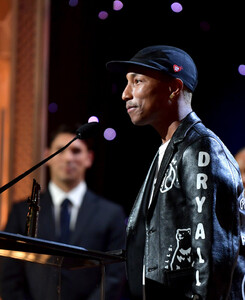 Pharrell+Williams+23rd+Annual+Hollywood+Film+-bszhohVxs4x.jpg