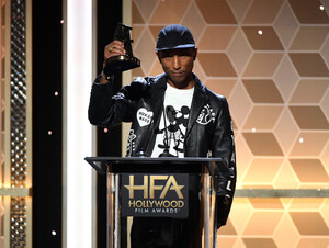 Pharrell+Williams+23rd+Annual+Hollywood+Film+E2dEmOZL5tgx.jpg