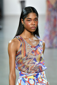 883713959_AlietteRunwaySeptember2019NewYorkFashionEnK7S650t-5x.thumb.jpg.f0854c872b515c864a9c6245071aba91.jpg