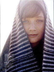 GB - Elle Girl (November-December 2003) - Knit Girls - 004.jpg