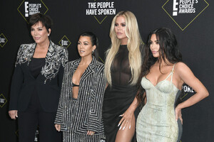Khloe+Kardashian+2019+E+People+Choice+Awards+HCyHo7AJc7Ax.jpg