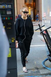        jen021119BZNimage105.jpg