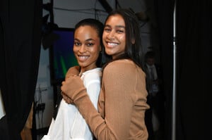 960139471_AlietteBackstageSeptember2019NewYorkh9rtijytwidx(1).thumb.jpg.b0de12893cc66c5103dea658de3f480f.jpg