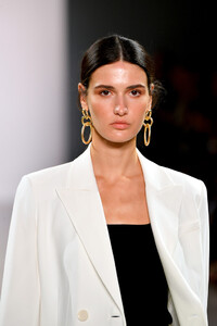 967471246_ElieTahariRunwaySeptember2019NewYorkzj-r9SL-QxQx.thumb.jpg.c4872c74aa9e2f90ff11301be8dba2d5.jpg