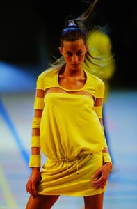 973791551_givenchy-ss-2000(1).thumb.jpg.f76fdd66830b775d4108489475ef05aa.jpg