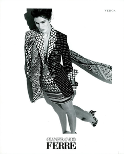 Barbieri_Gianfranco_Ferre_Spring_Summer_1991_05.thumb.png.220caf14279091b6ae3fa3ce1b9cef01.png