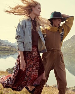 Free-People-Holiday-2019-Campaign01.jpg