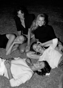 Harpers_Bazaar_Australia_-_December_2019-110.thumb.jpg.5da9bb946f5978692e02b18e3400263d.jpg