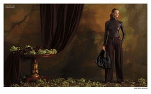 Holiday2019_BottegaVeneta_Spread_72dpi-min.max-1600x1600.thumb.jpg.10c1bd49e12c1b816faf09a2131c203f.jpg