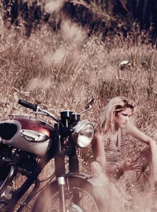 Jalouse_134_October2010_CommeSaint-Tropez_010.jpg