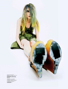Jalouse_147_February2012_Cara_007.jpg