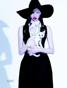 Jalouse_159_April2013_LilyTheStrange_02.jpg