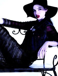 Jalouse_159_April2013_LilyTheStrange_04.jpg