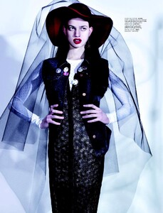 Jalouse_159_April2013_LilyTheStrange_05.jpg