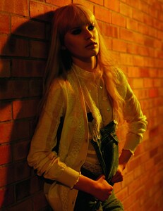 Jalouse_89_April2006_BlondeOnBlonde_03.jpg