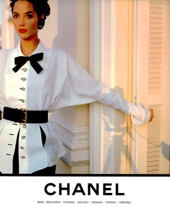 Lagerfeld_Chanel_Spring_Summer_1991_03.thumb.png.c34edbad85374e43bb61bbb886c634b6.png