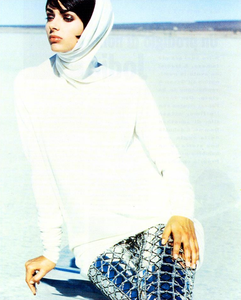 Lindbergh_Prada_Spring_Summer_1991_14.thumb.png.4942b2b401676eafcce5f6f482307cb6.png