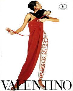 Meisel_Valentino_Spring_Summer_1991_03.thumb.png.53ef1296d3ecbe9e8e6dd1c251e17f77.png