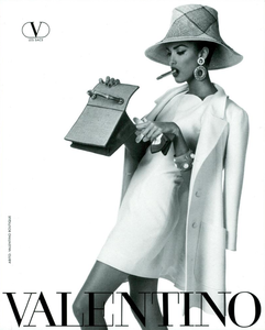 Meisel_Valentino_Spring_Summer_1991_04.thumb.png.09ec1359271aa311827ab651caabb51c.png