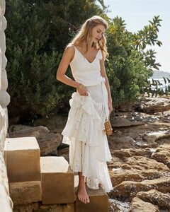 Onassis-Three-Frill-Lace-Skirt-ivory_2_1200x.thumb.jpg.c1c015af4d58c7ac3ffdd85d51d66367.jpg
