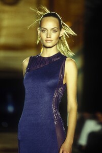 Versace_cf_1996_photo_guy_marineau_054.JPG.4651a57c60eecc9ce7888a04c4c1509a.JPG