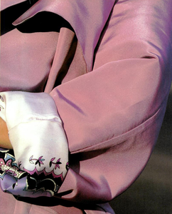 Watson_Blumarine_Spring_Summer_1991_06.thumb.png.f02365e557fe9ecef5b5806047cfac6d.png