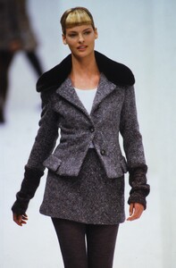 alberta-ferretti-fw-1992.thumb.jpg.a83903f7be89d29c98749361e829fd0e.jpg