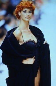 alberta-ferretti-ss-1992.thumb.jpg.1b46af212166eb5ecdeb9ab7a0907798.jpg