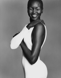 alek-wek_01_2.thumb.jpg.e4398346577c019657462da2db093d95.jpg