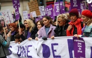 alexandra-lamy-laetitia-casta-les-femmes-marchent-contre-les-violences-2-950x600.thumb.jpg.2aabdb282fb1144b50d5763532bce4ea.jpg