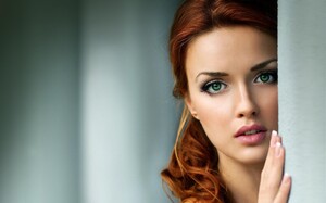 beatiful-red-hair-woman-with-a-captivating-big-blue-eyes.jpg