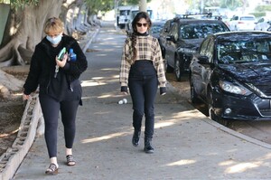 camila-cabello-facetimes-shawn-mendes-in-west-hollywood-11-06-2019-0.jpg
