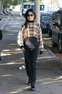 camila-cabello-facetimes-shawn-mendes-in-west-hollywood-11-06-2019-11.jpg