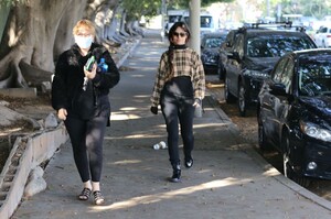camila-cabello-facetimes-shawn-mendes-in-west-hollywood-11-06-2019-2.jpg