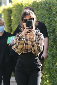 camila-cabello-facetimes-shawn-mendes-in-west-hollywood-11-06-2019-5.jpg