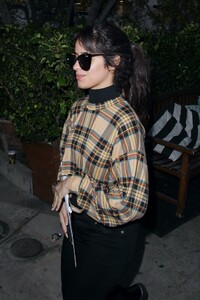 camila-cabello-facetimes-shawn-mendes-in-west-hollywood-11-06-2019-8.jpg