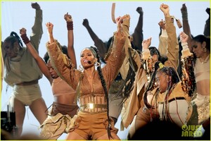 ciara-amas-2019-05.jpg