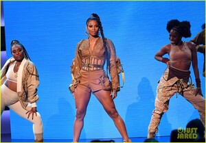 ciara-amas-2019-13.jpg