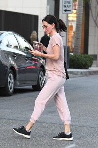 courteney-cox-out-in-beverly-hills-11-21-2019-0.jpg
