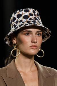 elie-tahari-clp-rs20-0219.thumb.jpg.379b002a1d91d79a37510ffc1f168727.jpg