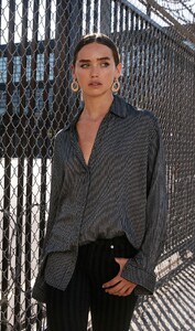 elle-shadowstripe-model_1e3d4e80-1c90-49e0-8efe-afe5732ce4dd.jpg